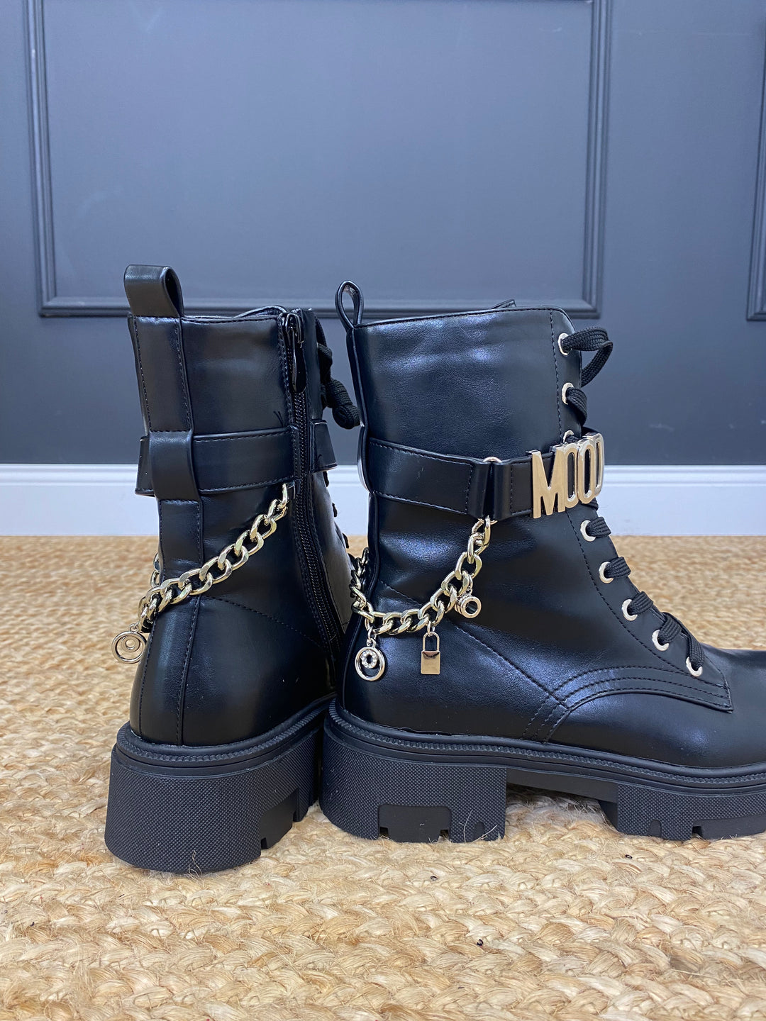Boots in Schwarz - Levelone GmbH & Co. KG