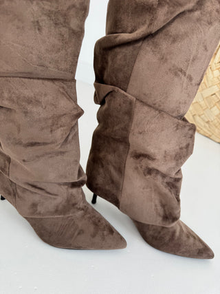 Stiefel in Khaki mit Raffung am Schaft für Damen in Größen 36-41 - Levelone GmbH & Co. KG