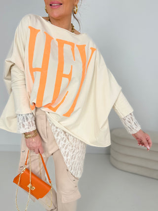 Langarmshirt in Beige mit Print vorne