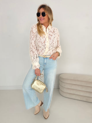 Spitzenbluse mit floralem Spitzendetail