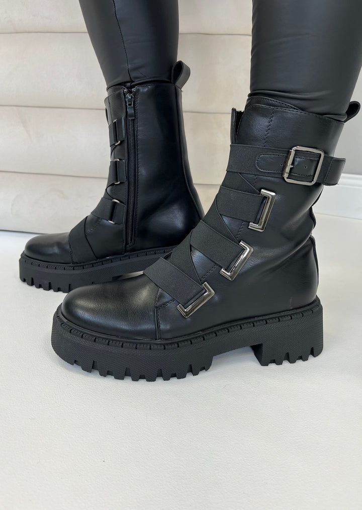 Boots Schwarz 2308191-96