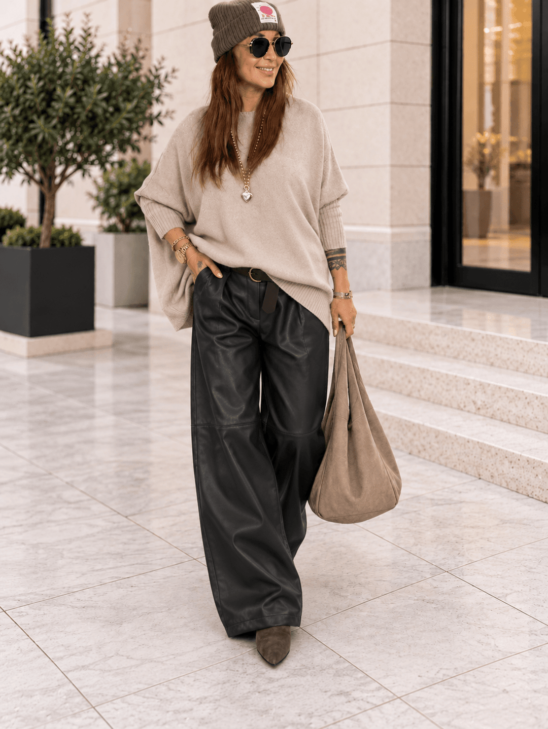 Lederhose in Schwarz aus veganem Leder für Damen, in Einheitsgröße 36-42 - Levelone GmbH & Co. KG