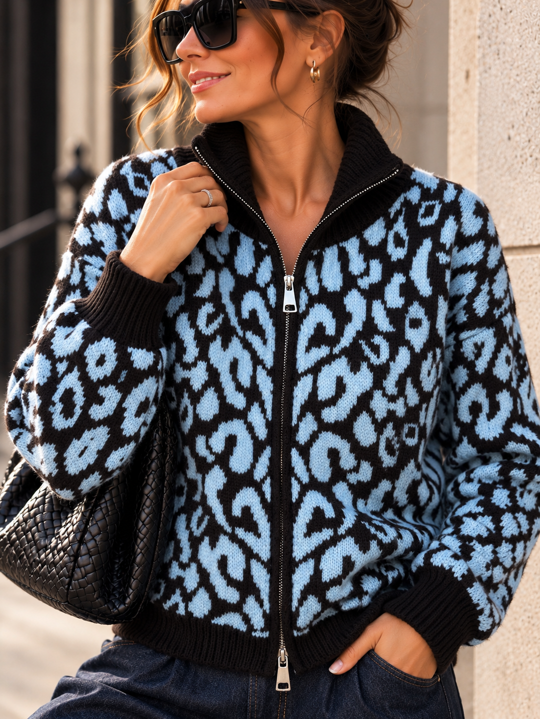 Leo Strickjacke in Braun/Hellblau mit goldenen Knöpfen, für Damen in Einheitsgröße 36-42 - Levelone GmbH & Co. KG