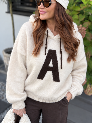 Entdecke Strickpullover mit Kapuze in Beige für Damen in Einheitsgröße 36-42 - Levelone GmbH & Co. KG