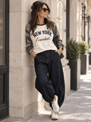 Langarmshirt gestreift in Creme-Grün, Rundhalsausschnitt und vorne mit NAMASTE Print für Damen - Levelone GmbH & Co. KG